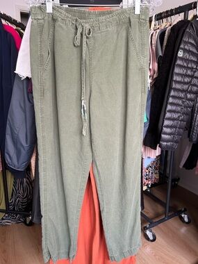 J. Crew 55% Linen Pants. Size Small. 26” inseam. Functional front/back pockets